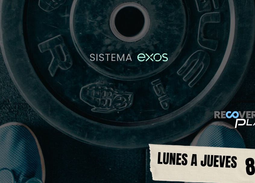 Weight plate and shoes at Recovery Play Cuu, Chihuahua, MX. Fitness training hours displayed prominently.