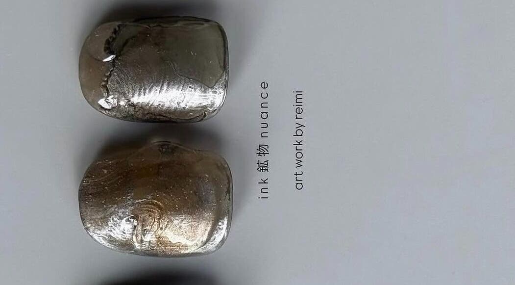 Unique artwork featuring metallic stones at Lino, London, England, GB. Intricate designs by Reimi.