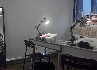 CATPRO Nail Salon位于伦敦，现代化美甲站，提供优质服务。
