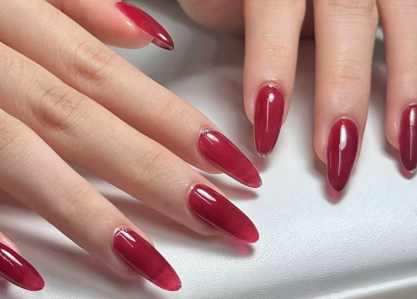 CATPRO Nail Salon伦敦提供深红色优雅美甲，适合各种场合。