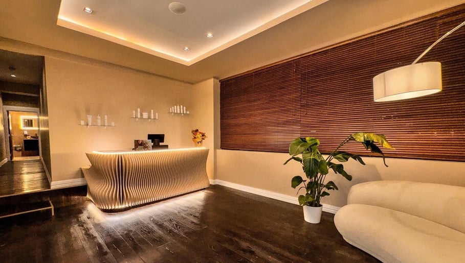 Elegant spa reception at Therapy by aq in Birmingham, England, GB with cozy lighting and modern design.