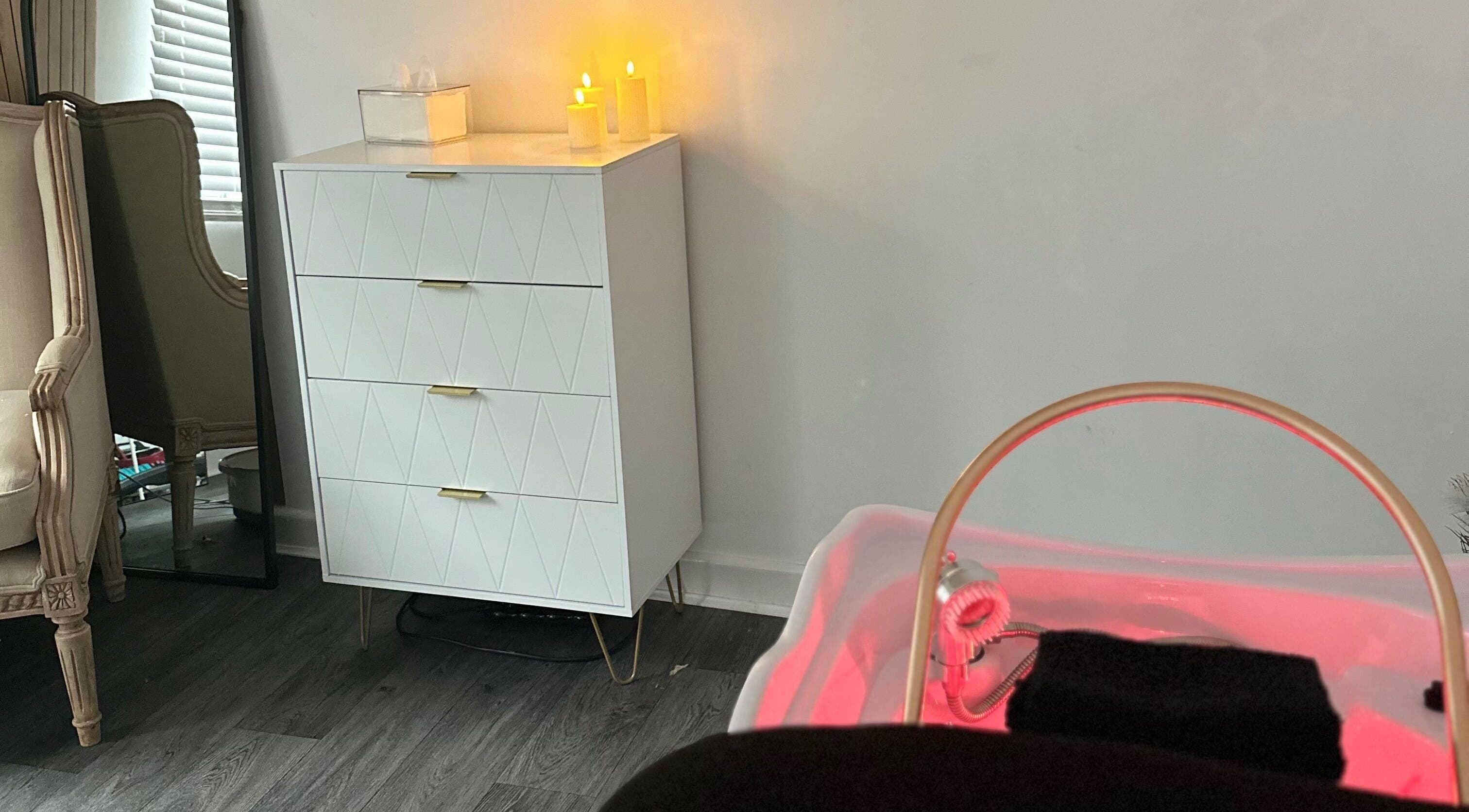 Tranquil spa corner at The Glow Hut, Avon Dassett, England, GB with soft candlelight and elegant decor.