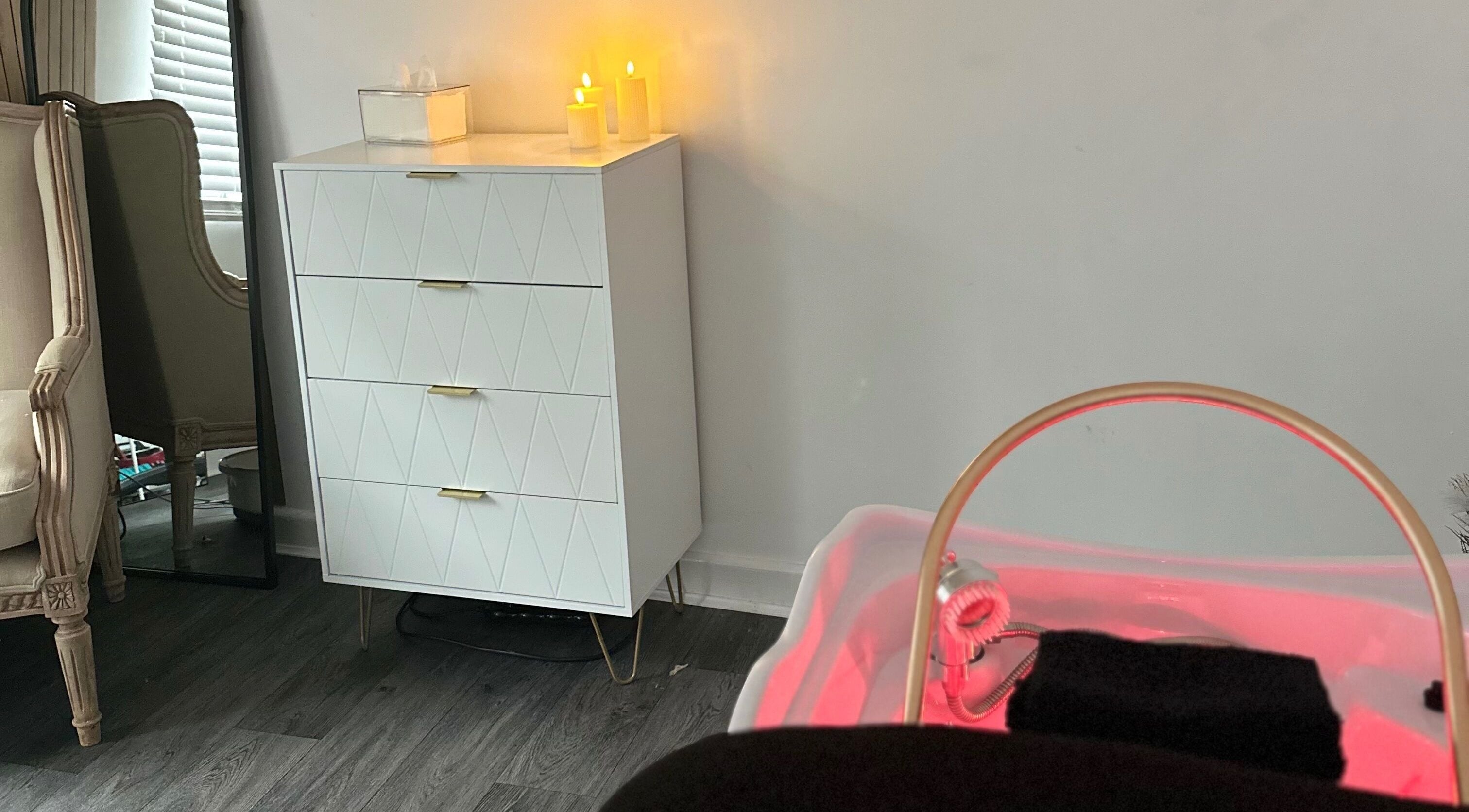 Tranquil spa corner at The Glow Hut, Avon Dassett, England, GB with soft candlelight and elegant decor.
