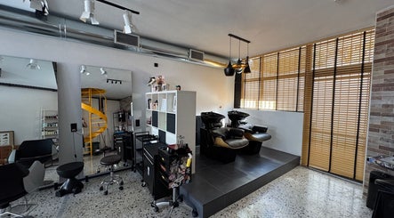 Χώρος ομορφιάς Loft st75 με κομψές θέσεις λουτήρα, Ηράκλειο, Κρήτης, GR.