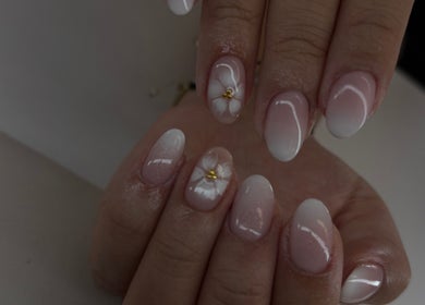 Beautiful floral nail design at Nova nails & lashes, Zürich, Zürich, CH.