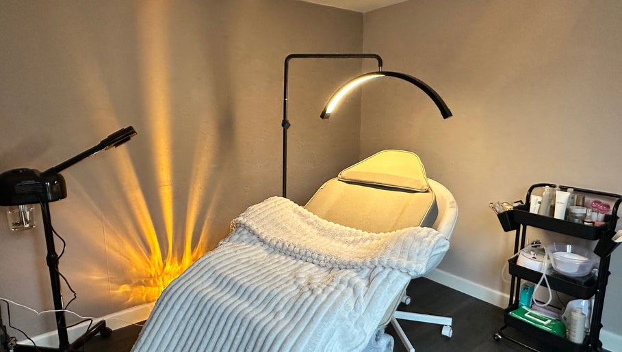 Luxury treatment room at Glow Beauty by Sian, Solihull, England, GB with spa bed and ambient lighting.