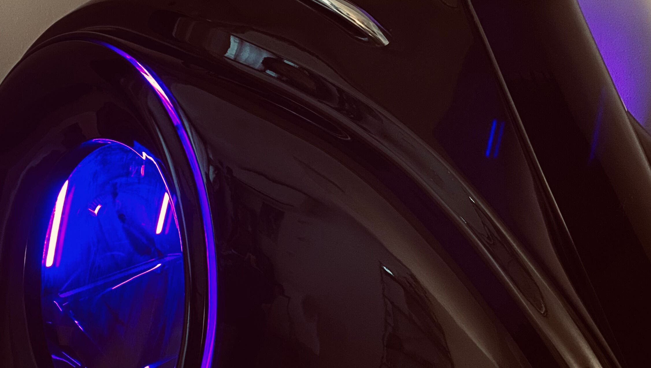 Visuale illuminata di un dispositivo moderno presso StudioWellnessMassage, Cagliari, Sardegna, IT.