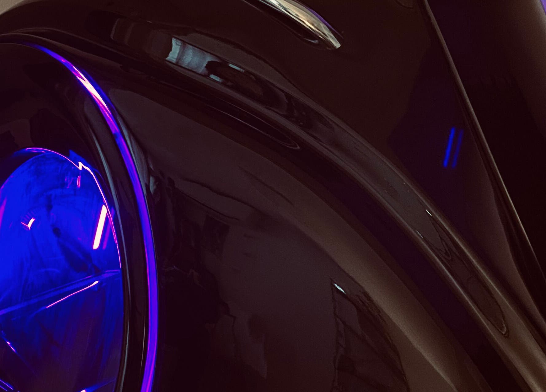 Visuale illuminata di un dispositivo moderno presso StudioWellnessMassage, Cagliari, Sardegna, IT.