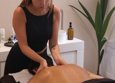 Therapist giving a relaxing massage at Alma Aesthetics, Brighton And Hove, England, GB.