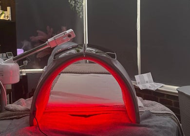 Infrared light therapy setup at Tranquility at Port Solent Japanese Head Spa and Swedish Massage, Portsmouth, England, GB.