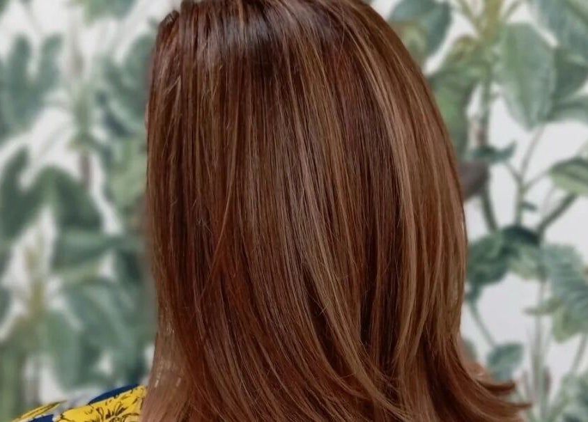 Cabello castaño bien cuidado en D'Excelencia, San Miguelito, Provincia De Panamá, PA.