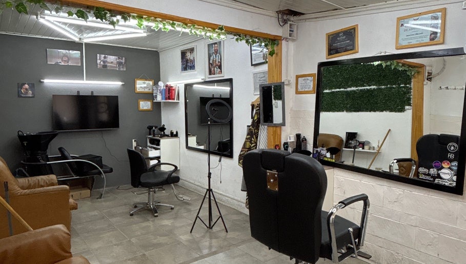 Sala moderna en Meta Corte, San Miguel Del Monte, Provincia De Buenos Aires, AR. Elegancia y confort.