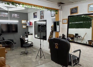 Sala moderna en Meta Corte, San Miguel Del Monte, Provincia De Buenos Aires, AR. Elegancia y confort.