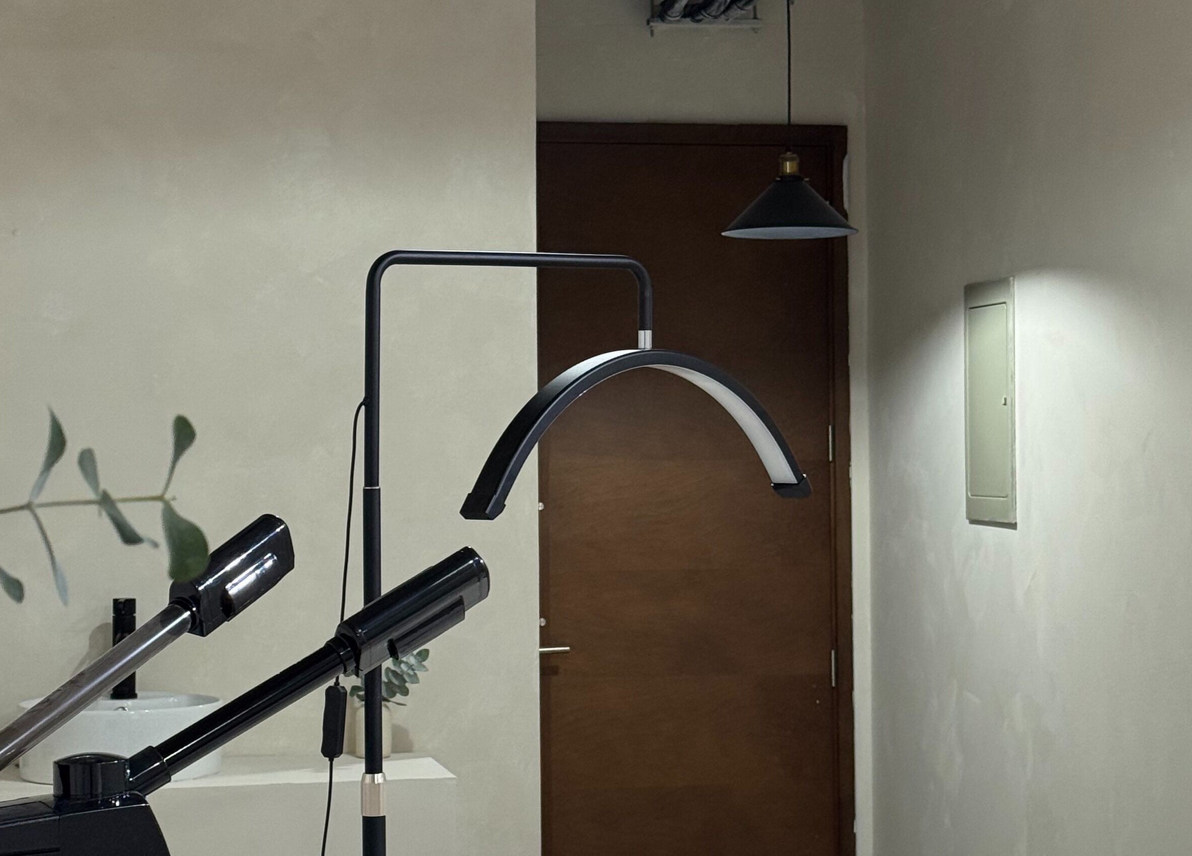 Modern hair styling equipment at Permake Studio, Providencia, Región Metropolitana, CL, creates a serene atmosphere.