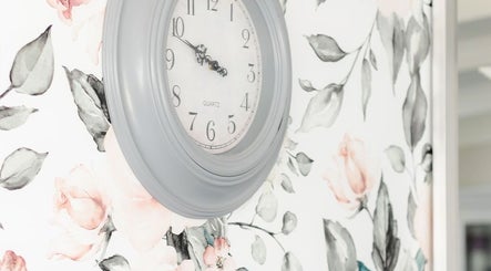 Elegant clock on floral wall at Jeanie_minnie_hair_studio, Bloemfontein, Free State, ZA.