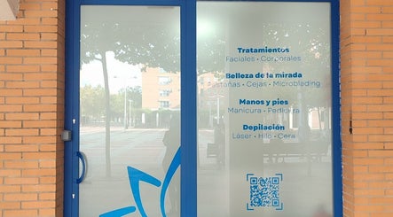 Puerta de entrada de Estética Yumara en Leganés, Comunidad De Madrid, ES, con servicios destacados.