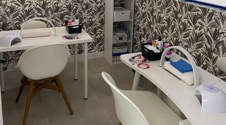 Espacio de manicura en Estética Yumara, Leganés, Comunidad De Madrid, ES con diseño moderno y ambiente acogedor.