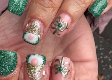 Detailed nail art with green and gold glitter at AnnaRaeBeauty in Paisley, Scotland, GB.