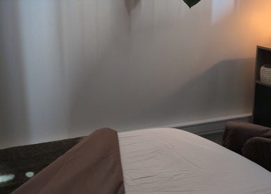 Salle de massage apaisante chez Fondamental Massage, Saint-Privat, Auvergne-rhône-alpes, FR.