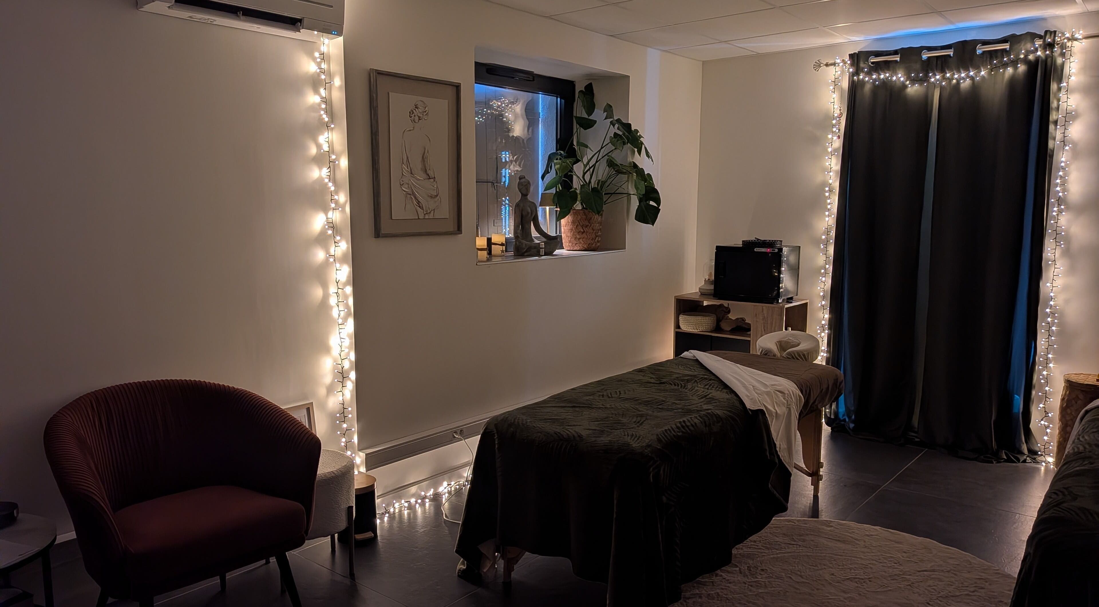 Salle de massage accueillante chez Fondamental Massage, Saint-Privat, Auvergne-rhône-alpes, FR.