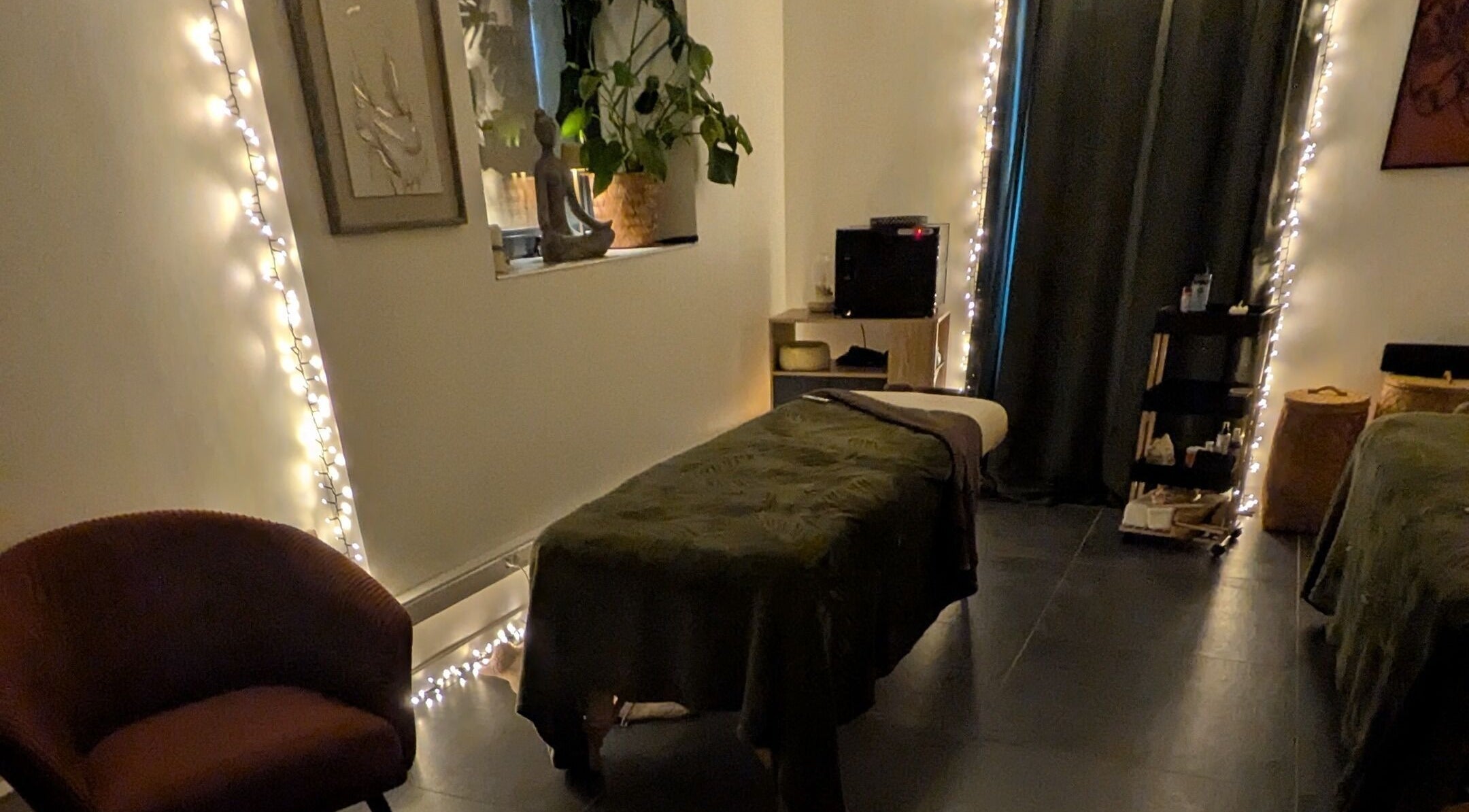 Salle de massage apaisante chez Fondamental Massage, Saint-Privat, Auvergne-rhône-alpes, FR.