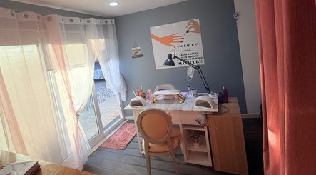 Espaço de manicure no Daniela Nails São João Das Lampas, Lisboa, PT com decoração elegante.