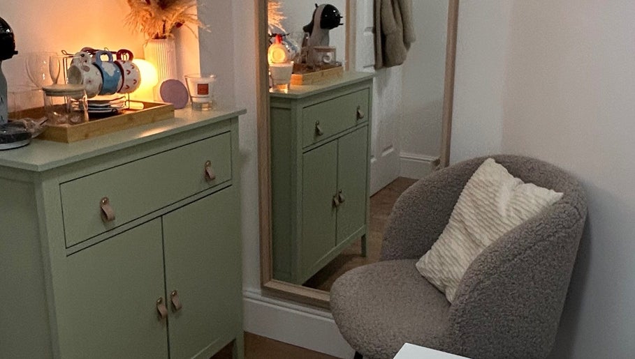 Cozy seating area at Hiolanda Andrade Nails, Dublin, County Dublin, IE, featuring elegant decor and ambient lighting.