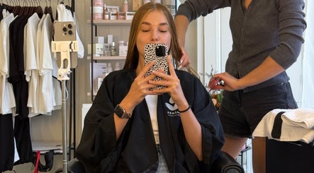A stylist working on a client's hair at Kora Beauty Space, Cascais, Lisboa, PT.