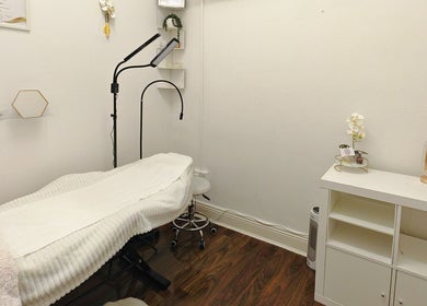 Cameră de terapie la Beautystics Beauty Clinic, Dublin, County Dublin, IE, elegantă și primitoare.