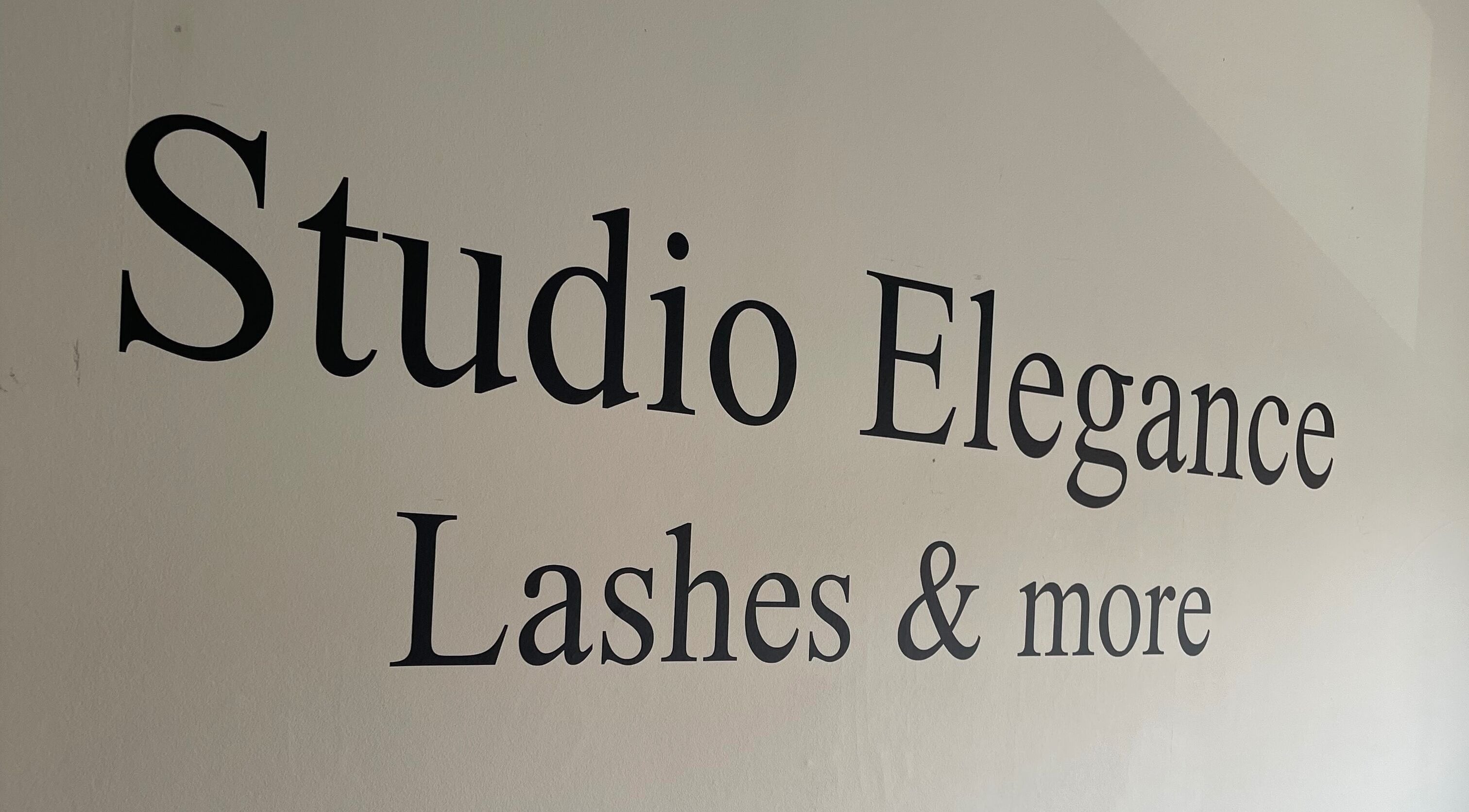 Studio Elegance muurteksten in Piershil, Zuid-Holland, NL.