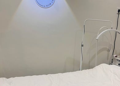 Cozy treatment room at J.Xiin Lash in Johor Bahru, Johor Darul Ta'zim, MY with a modern setup.