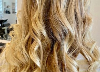 Blonde wavy hairstyle at Mana Hair in Avalon Beach, NSW, AU, showcasing expert salon services.