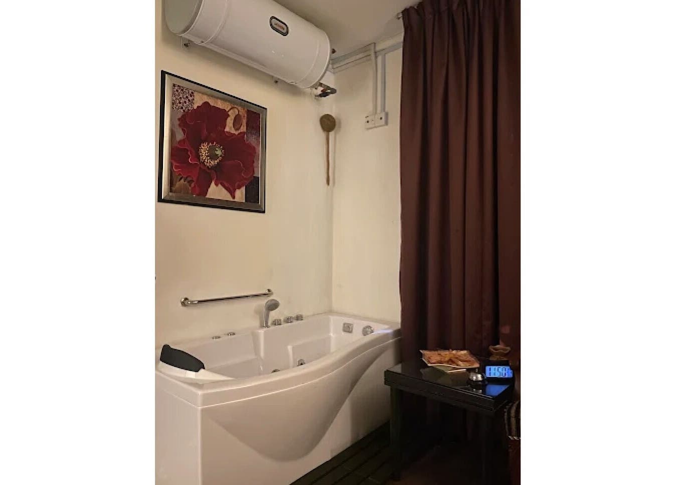 Luxurious bathtub in Akma Spa, Semenyih, Selangor, MY, creating a perfect relaxation corner.