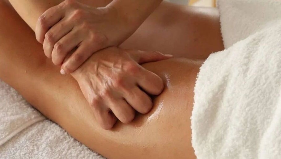Professional massage therapy at Dynamic Muscle Recovery, Cape Town, Western Cape, ZA for muscle relaxation.