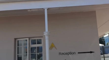 Entrance of Dynamic Muscle Recovery, Cape Town, Western Cape, ZA, marked by a reception arrow.