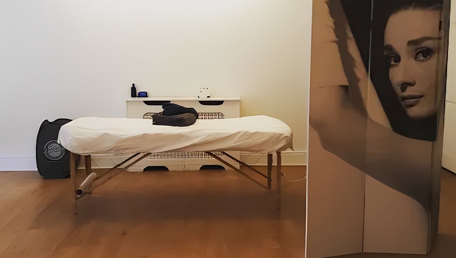 Relaxing massage room at The Peak Wellness Studio, Dublin, County Dublin, IE with cozy ambiance.
