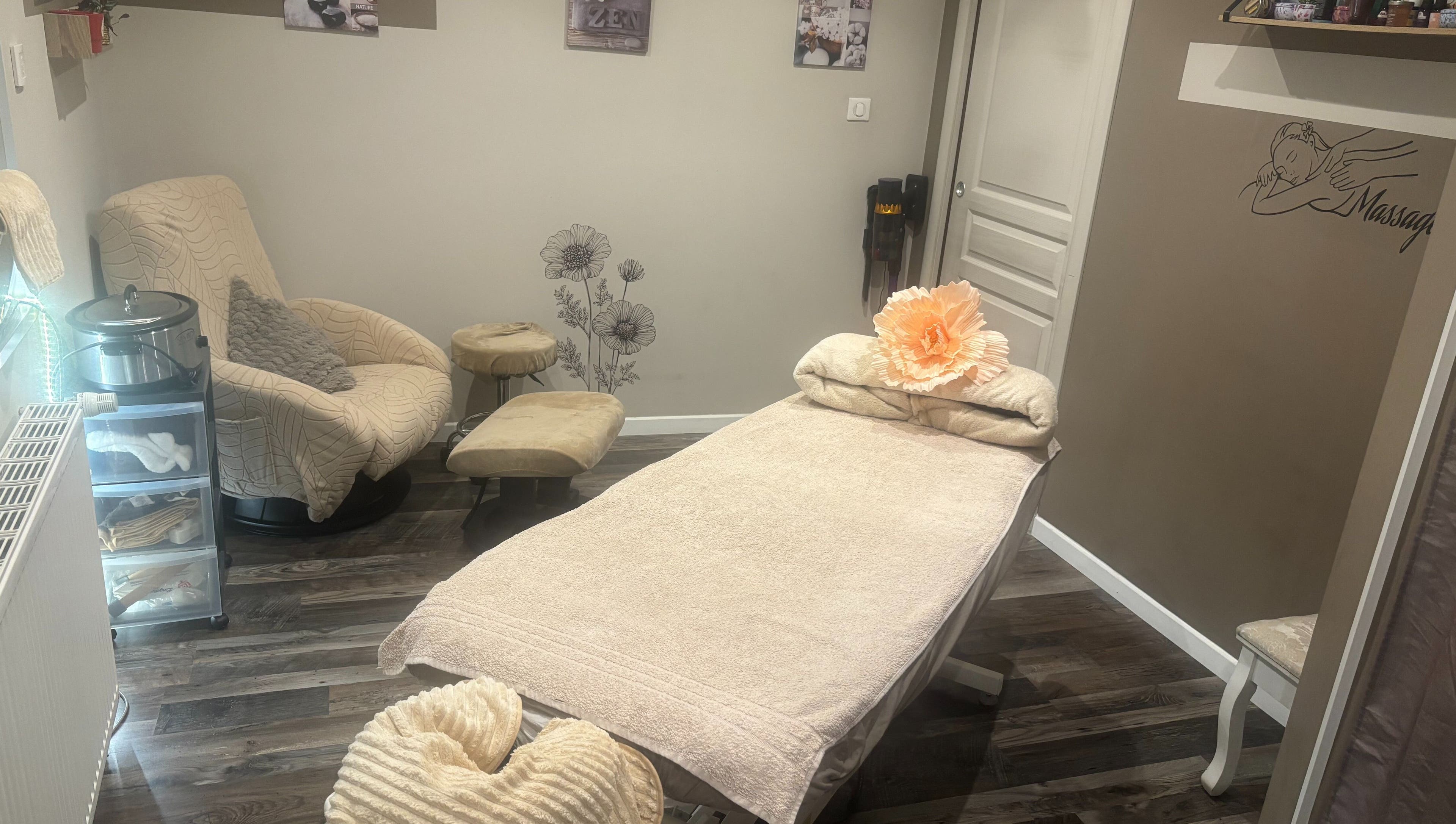 Salle de soins chez BULLE MELODIEUSE à Totainville, Grand Est, FR, ambiance apaisante et bien-être.
