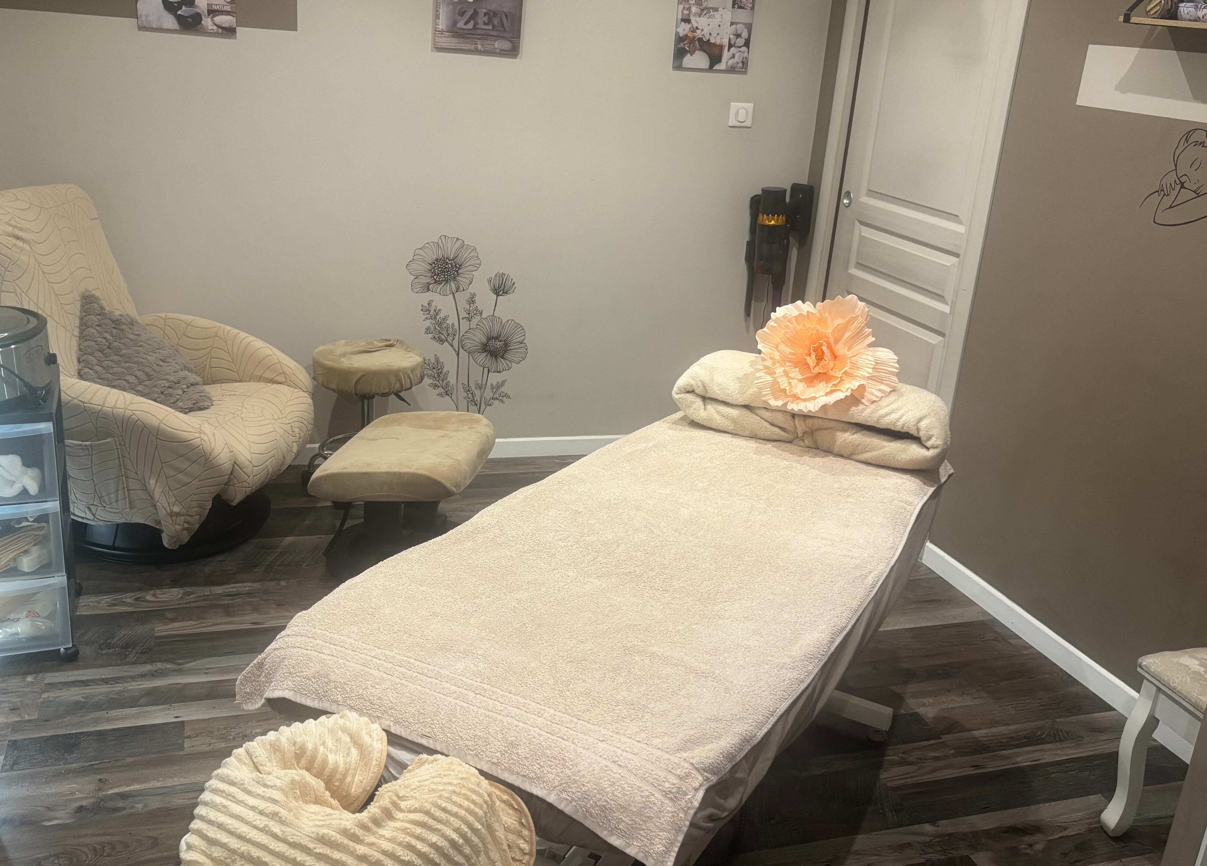 Salle de soins chez BULLE MELODIEUSE à Totainville, Grand Est, FR, ambiance apaisante et bien-être.