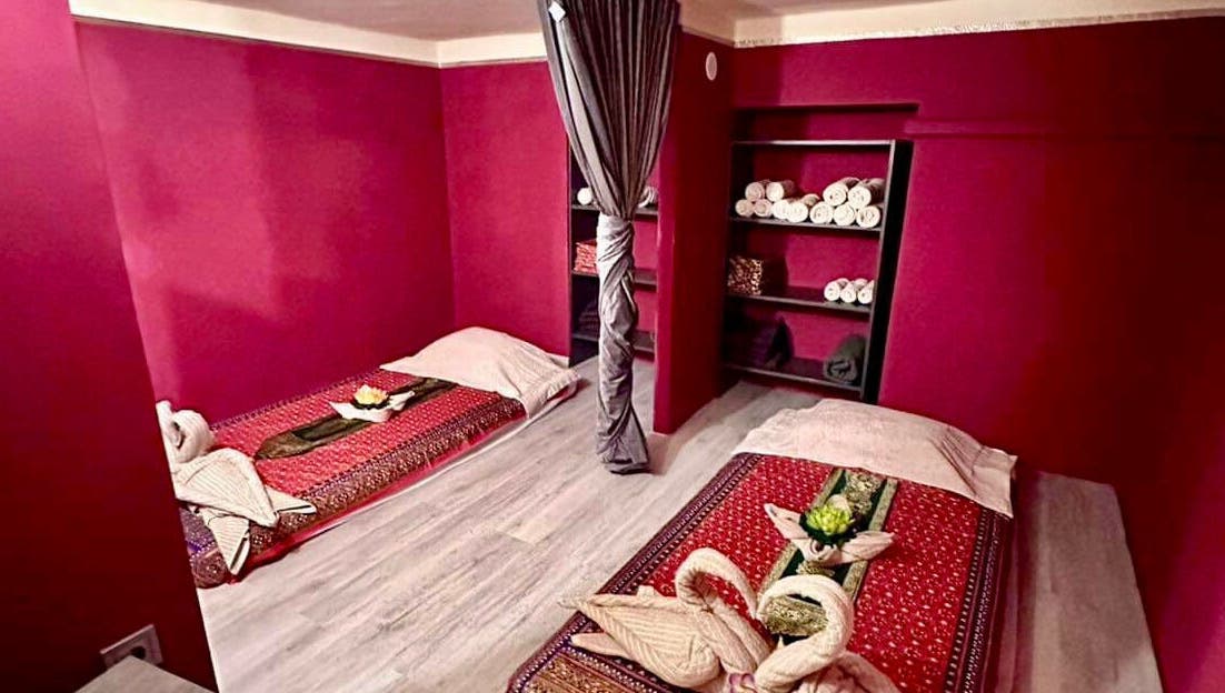 Relaxing massage room at Pavina Thai Massage - 1065 Budapest Lázár utca 12. Cozy setting in Budapest, Magyar, HU.