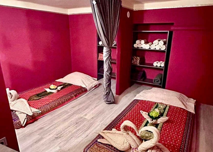 Relaxing massage room at Pavina Thai Massage - 1065 Budapest Lázár utca 12. Cozy setting in Budapest, Magyar, HU.