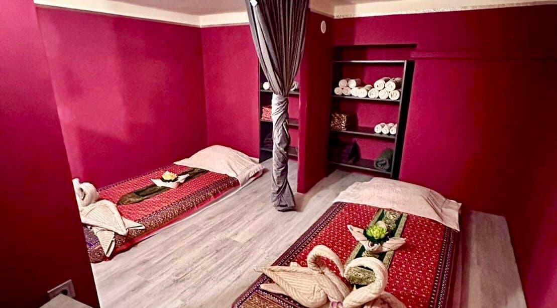 Relaxing massage room at Pavina Thai Massage - 1065 Budapest Lázár utca 12. Cozy setting in Budapest, Magyar, HU.