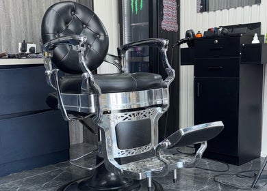 Luxurious barber chair at Ussy’s Barbers, Thornaby, England, GB, showcasing comfort and style.