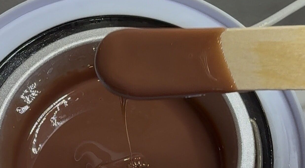 Warm chocolate wax at Edna Neres, Vila Nova De Gaia, Porto, PT, ready for a luxurious beauty treatment.