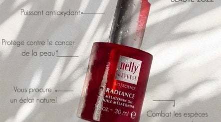 Nelly DeVuyst Radiance oil at Saima Esthetique, Vaudreuil-dorion, Québec, CA. Enhances natural glow and protection.
