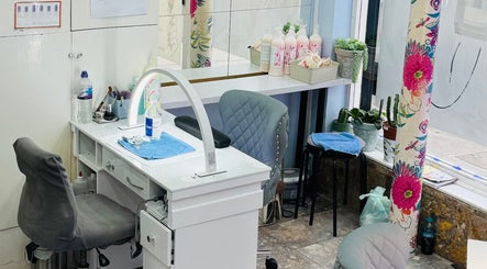 Inviting nail station at American Nail Design, London, England, GB with floral accents and modern decor.