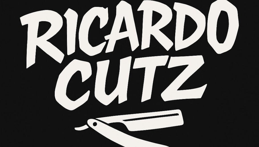 Logo de Ricardocutz com uma navalha, localizado em Peniche, Leiria, PT.