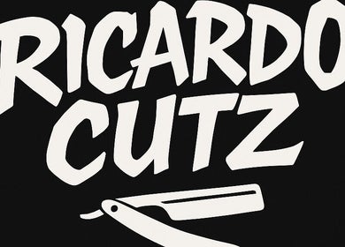 Logo de Ricardocutz com uma navalha, localizado em Peniche, Leiria, PT.