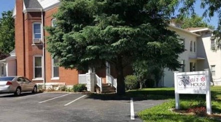 Elegant exterior of L.D Esthetics, Quincy, Illinois, US with lush greenery.