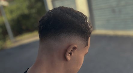 Coupe de cheveux moderne à O’garage, L'union, Occitanie, FR, pour un style tendance.