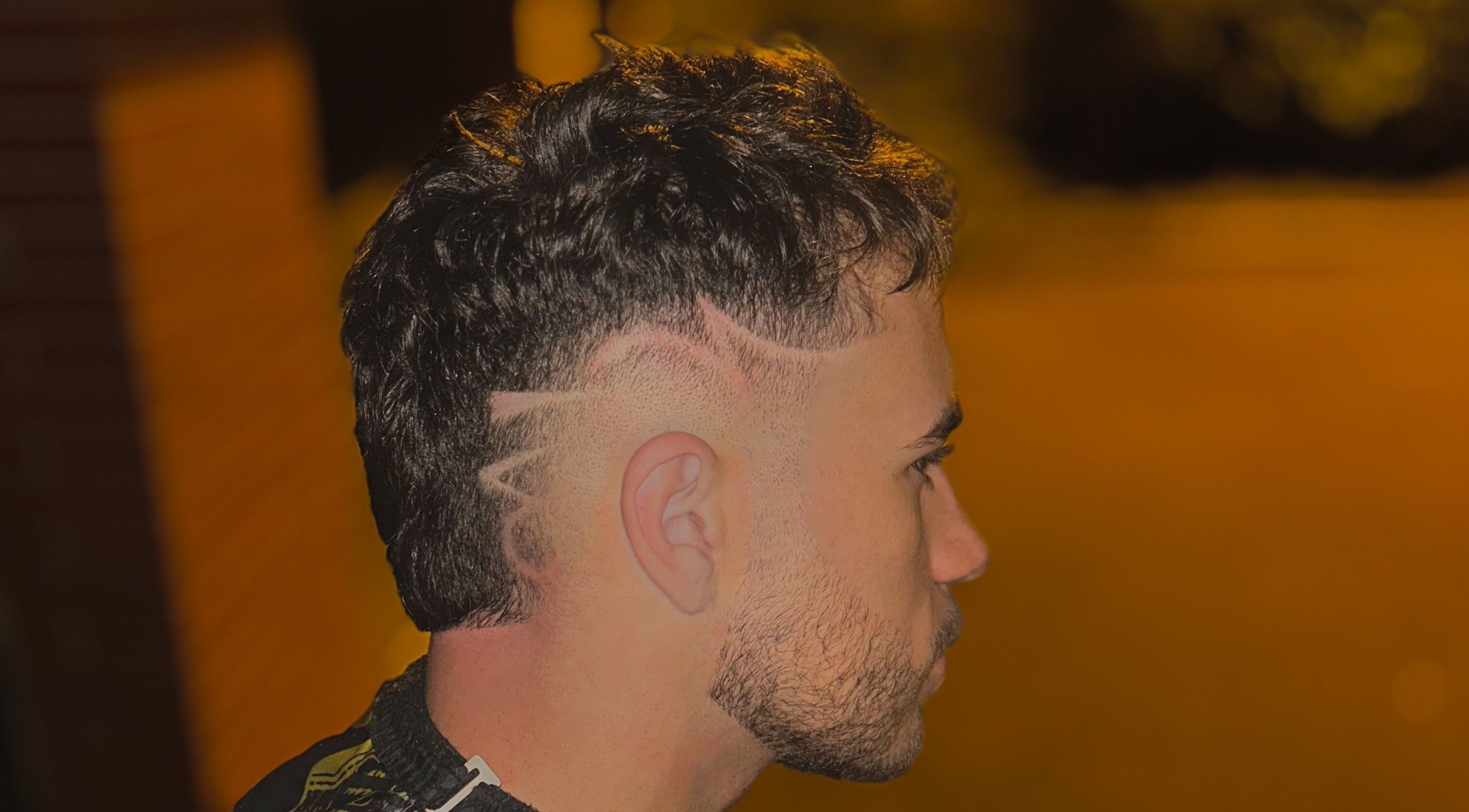 Coiffure artistique homme chez O’garage, L'union, Occitanie, FR. Design moderne et créatif.